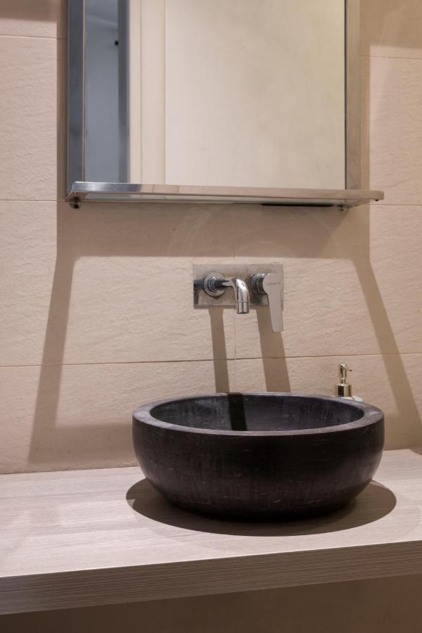 The Place, Your Place To Be - Via Tadino Apartment Милано Екстериор снимка